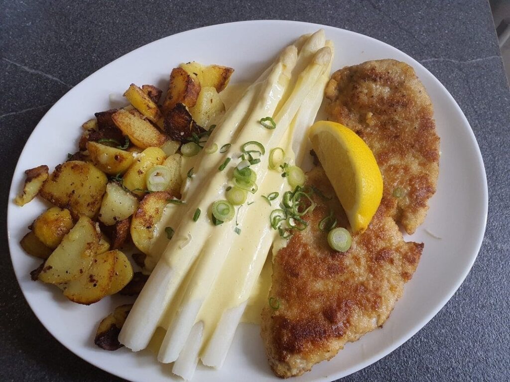 Schnitzel mit Spargel